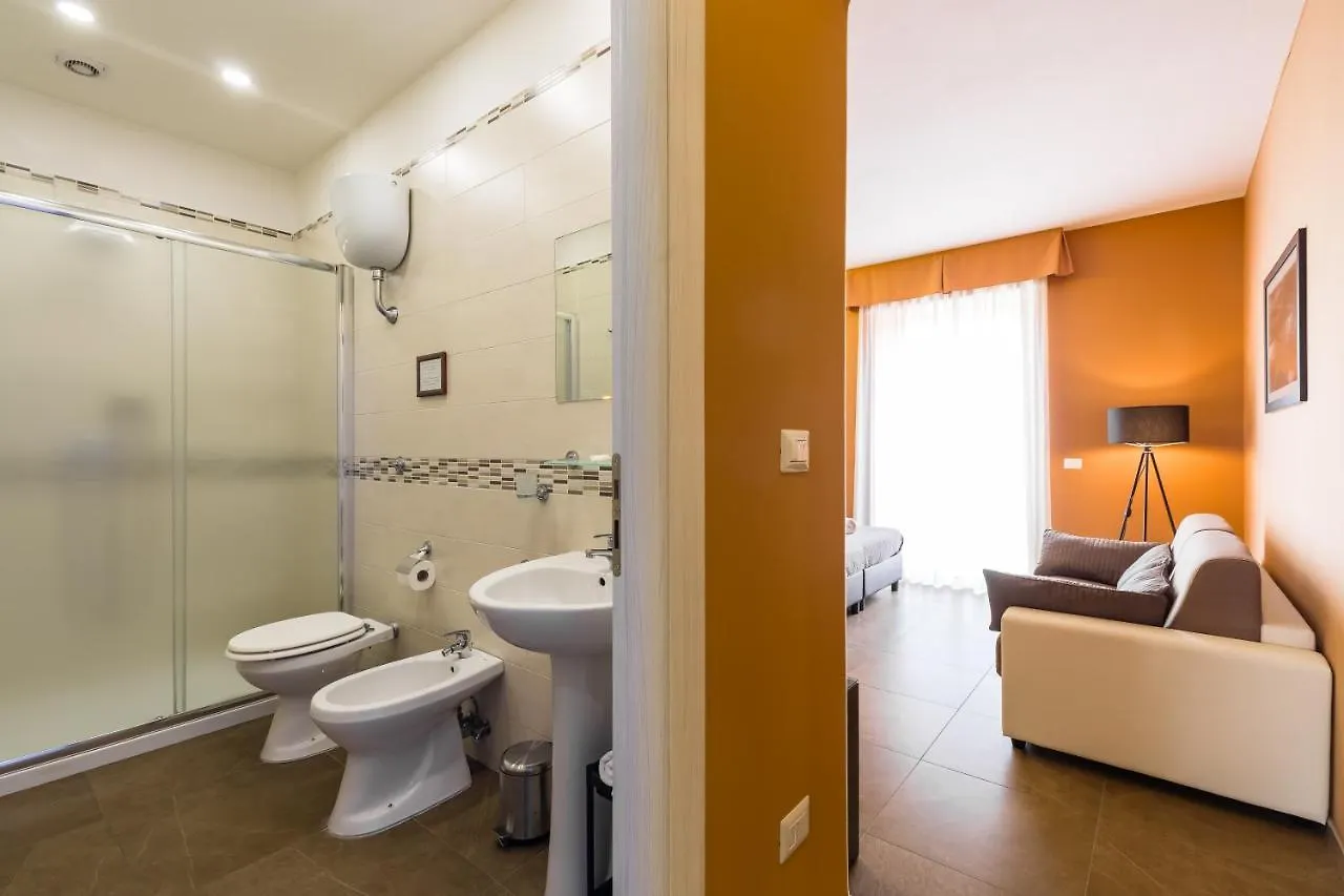 Bh Napoli Railway Hotel 2*, Naples